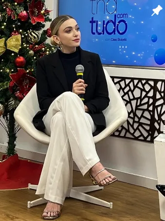Drielle Alvarenga em participação no programa Tudo